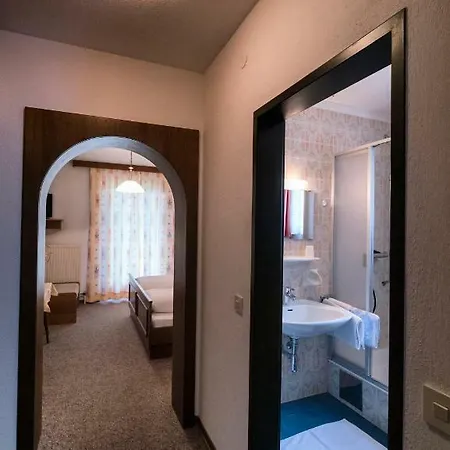 Gastehaus Lechnerhof Hotel Obertilliach